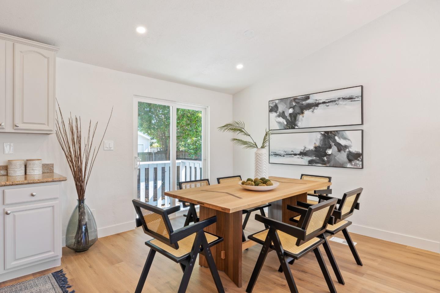 Detail Gallery Image 6 of 22 For 1125 Cypress St, East Palo Alto,  CA 94303 - 3 Beds | 2 Baths