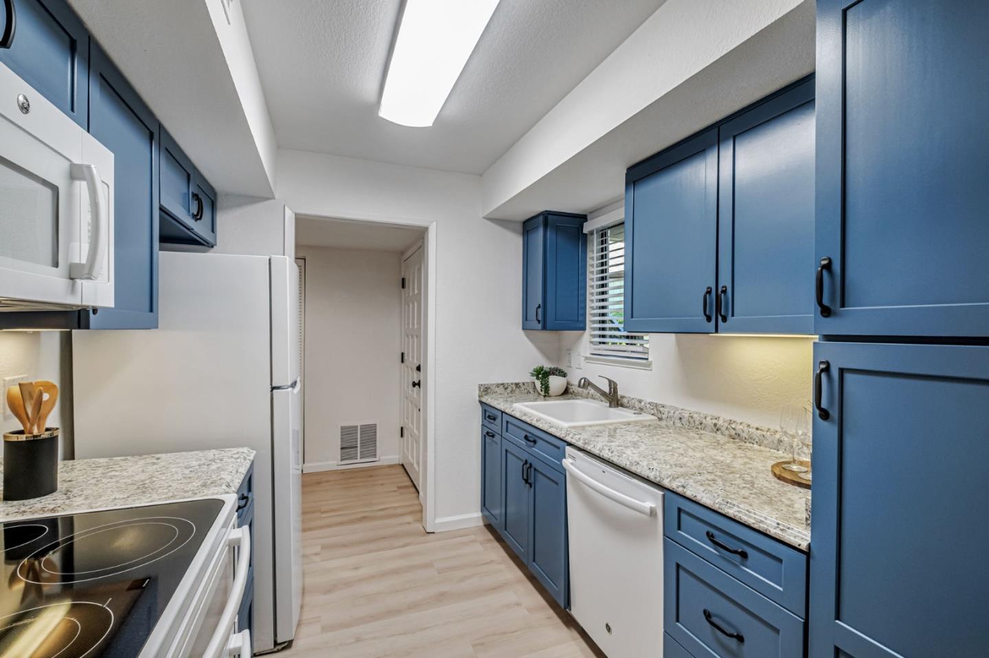 Detail Gallery Image 12 of 40 For 111 Bean Creek Rd #97,  Scotts Valley,  CA 95066 - 2 Beds | 1/1 Baths