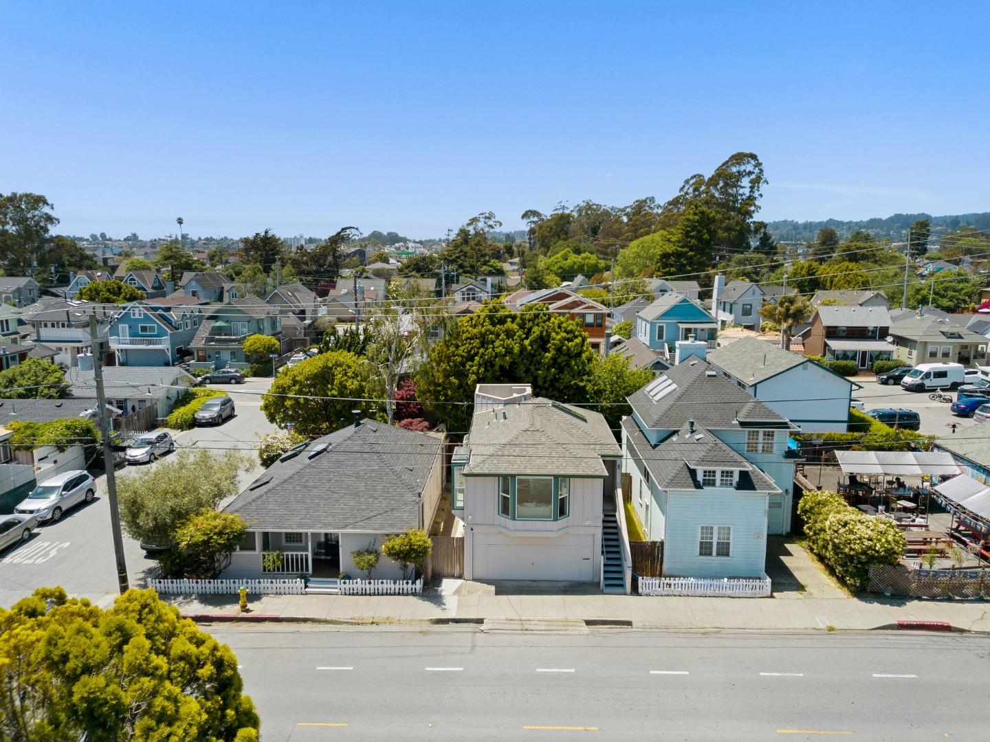 Detail Gallery Image 1 of 47 For 407 Seabright Ave, Santa Cruz,  CA 95062 - 3 Beds | 2 Baths