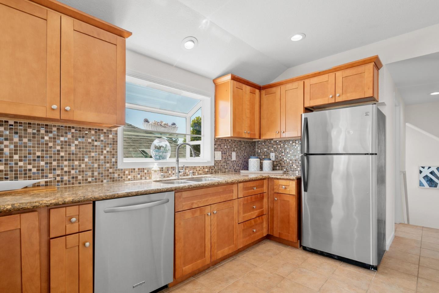 Detail Gallery Image 15 of 47 For 407 Seabright Ave, Santa Cruz,  CA 95062 - 3 Beds | 2 Baths