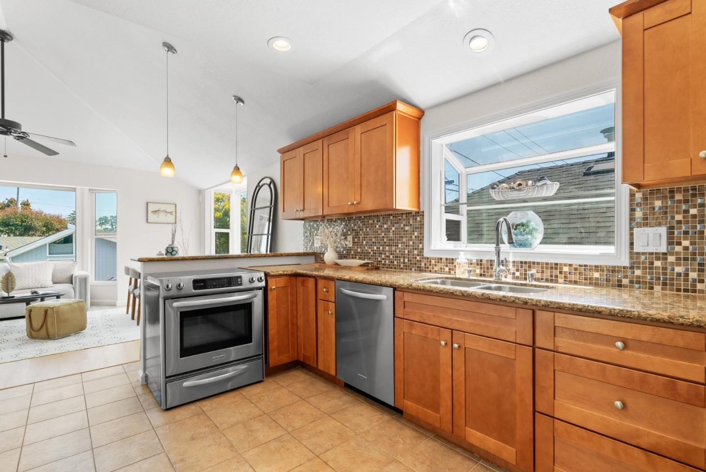 Detail Gallery Image 16 of 47 For 407 Seabright Ave, Santa Cruz,  CA 95062 - 3 Beds | 2 Baths