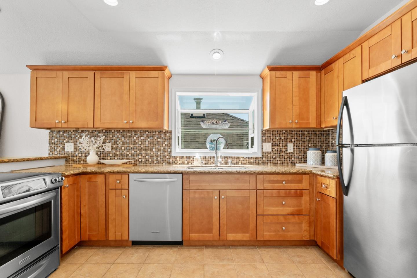 Detail Gallery Image 17 of 47 For 407 Seabright Ave, Santa Cruz,  CA 95062 - 3 Beds | 2 Baths