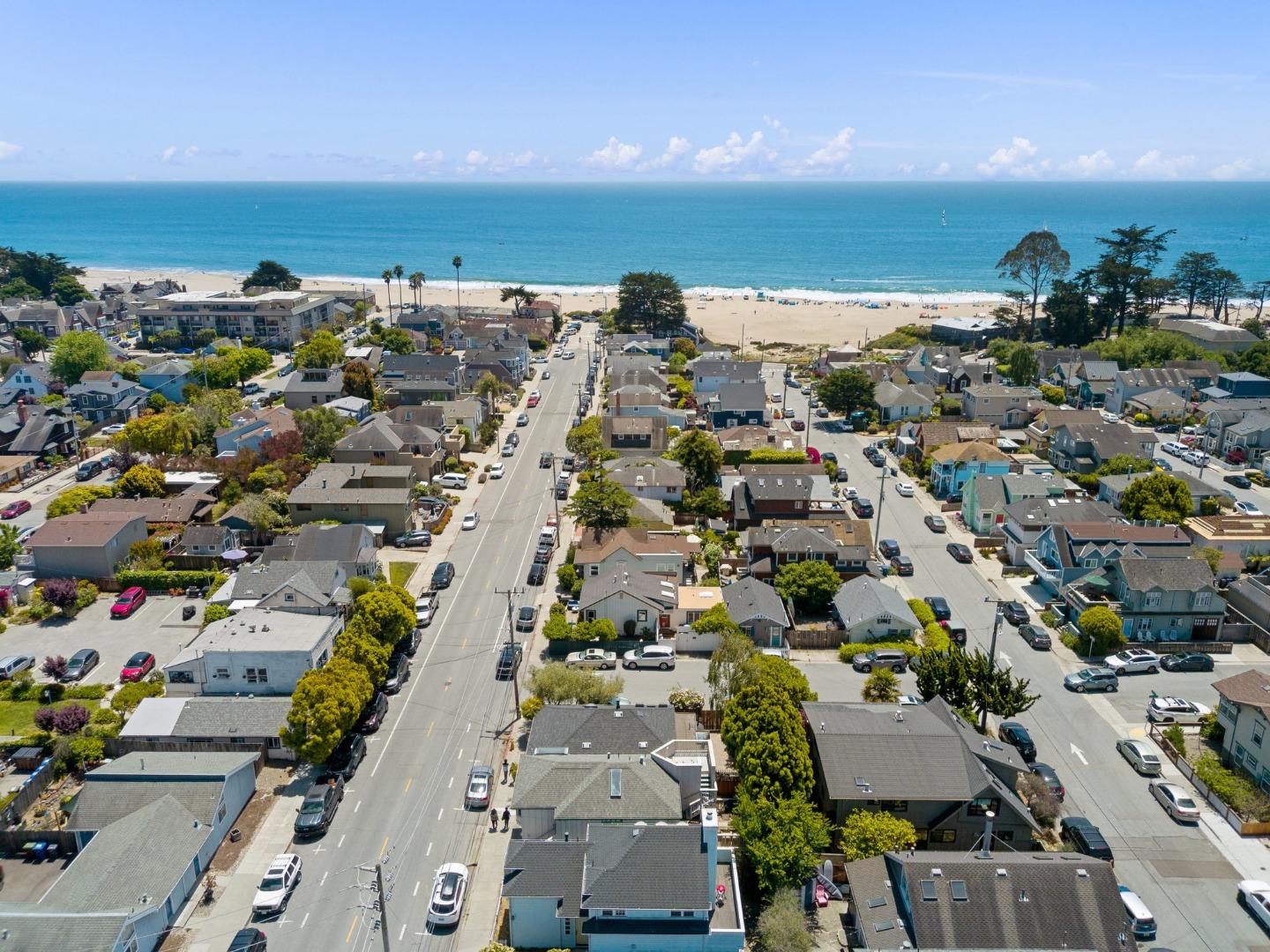Detail Gallery Image 42 of 47 For 407 Seabright Ave, Santa Cruz,  CA 95062 - 3 Beds | 2 Baths