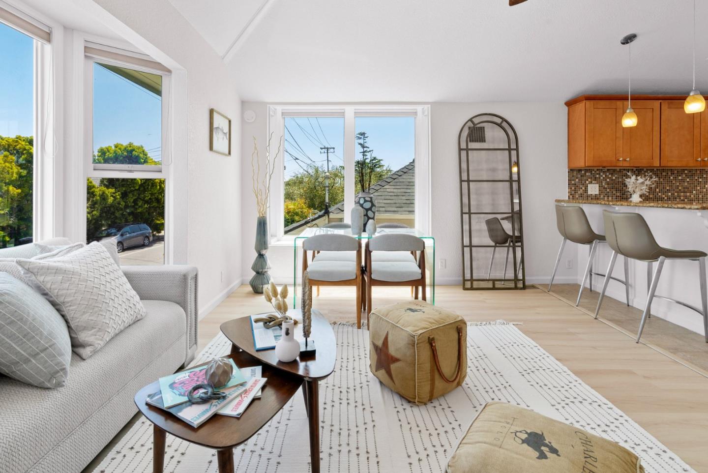 Detail Gallery Image 8 of 47 For 407 Seabright Ave, Santa Cruz,  CA 95062 - 3 Beds | 2 Baths