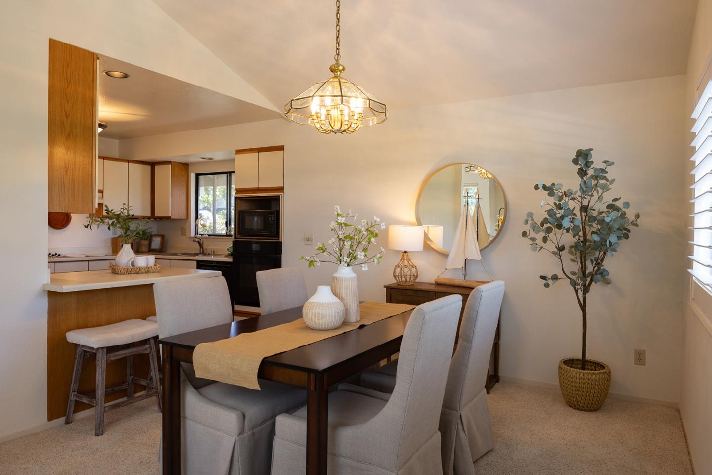 Detail Gallery Image 10 of 28 For 1220 Harrison St, Monterey,  CA 93940 - 3 Beds | 2/1 Baths