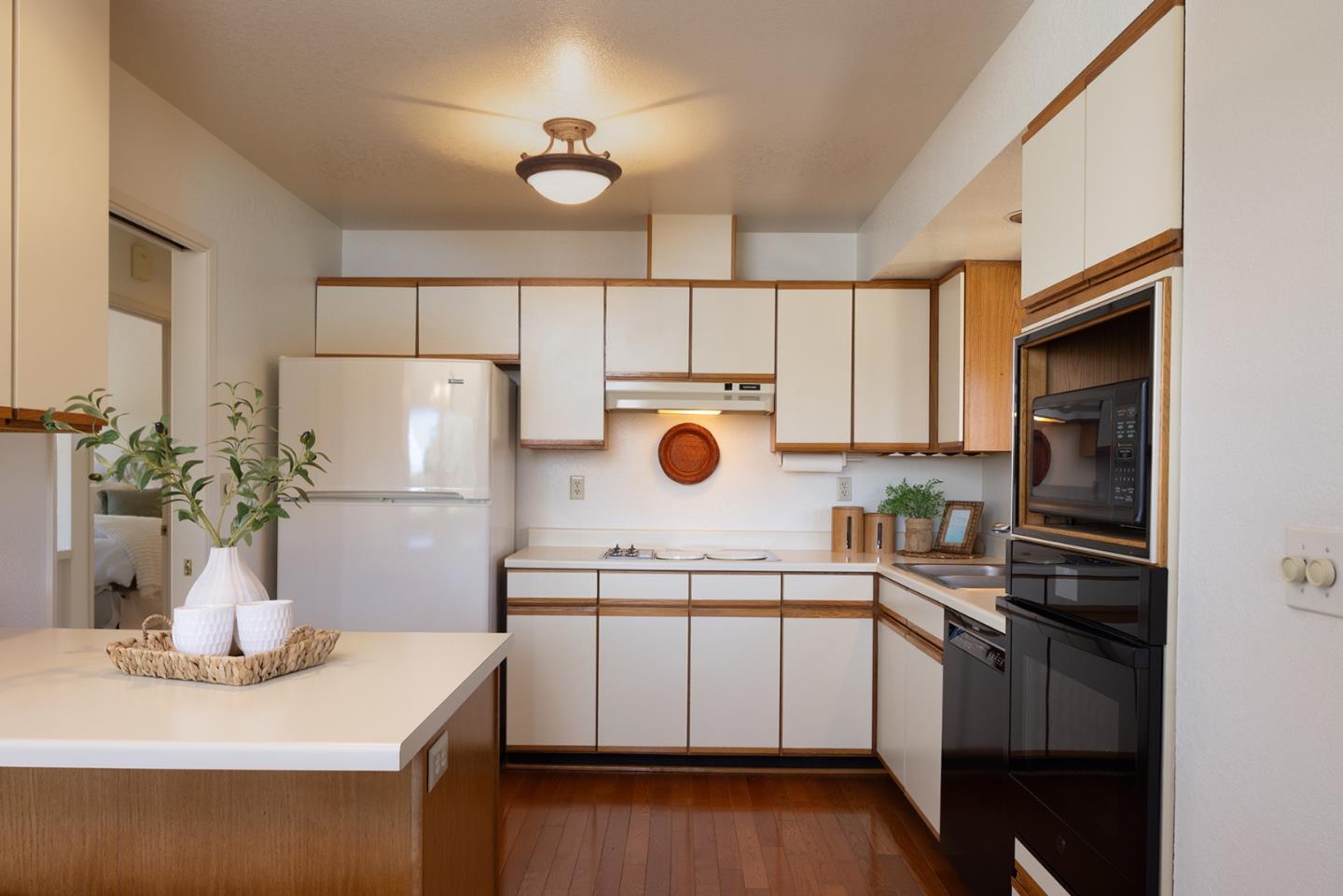Detail Gallery Image 11 of 28 For 1220 Harrison St, Monterey,  CA 93940 - 3 Beds | 2/1 Baths