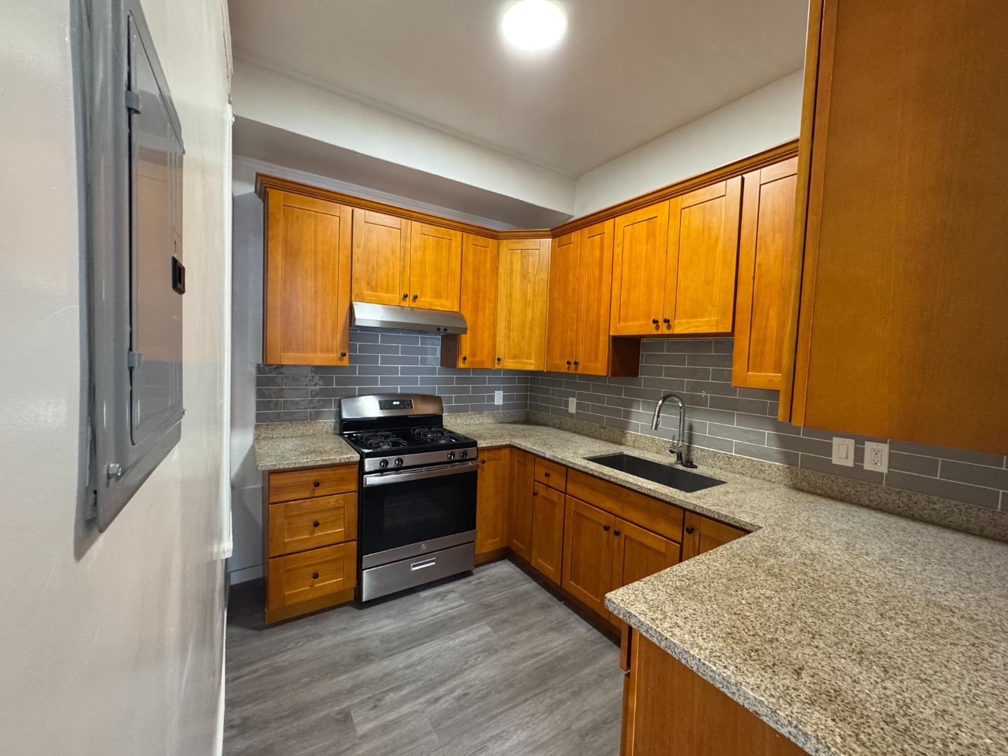 Detail Gallery Image 3 of 10 For 326 Cortland Ave, San Francisco,  CA 94110 - – Beds | – Baths