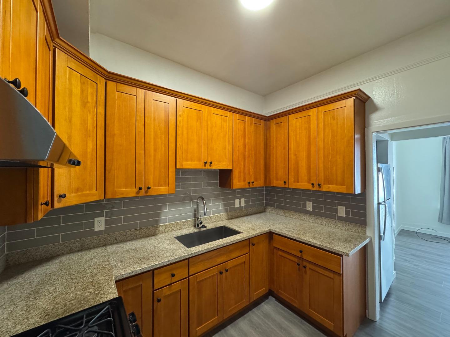 Detail Gallery Image 4 of 10 For 326 Cortland Ave, San Francisco,  CA 94110 - – Beds | – Baths
