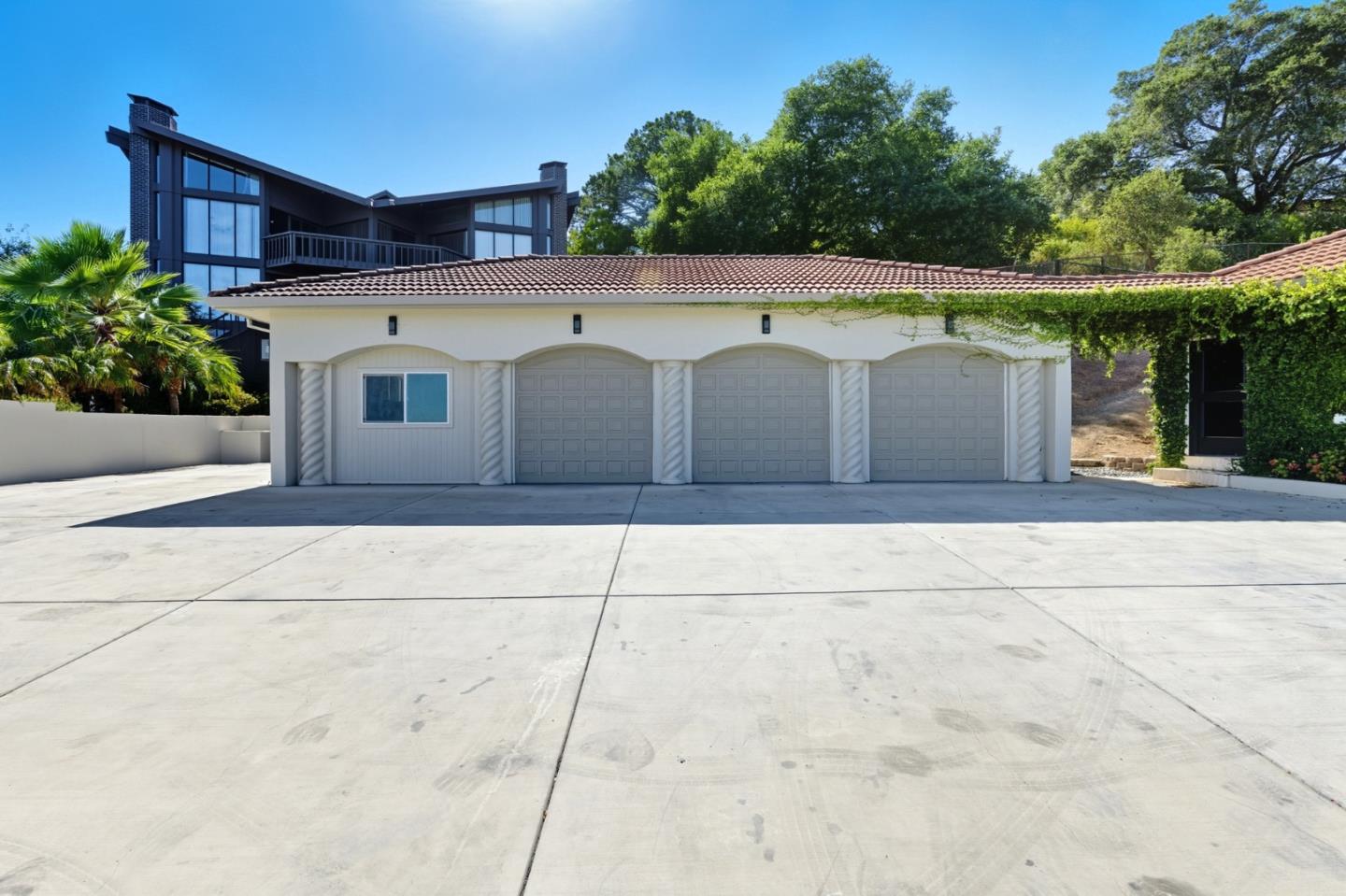 Detail Gallery Image 102 of 121 For 1 Lewis Ranch Rd, San Carlos,  CA 94070 - 6 Beds | 6/1 Baths