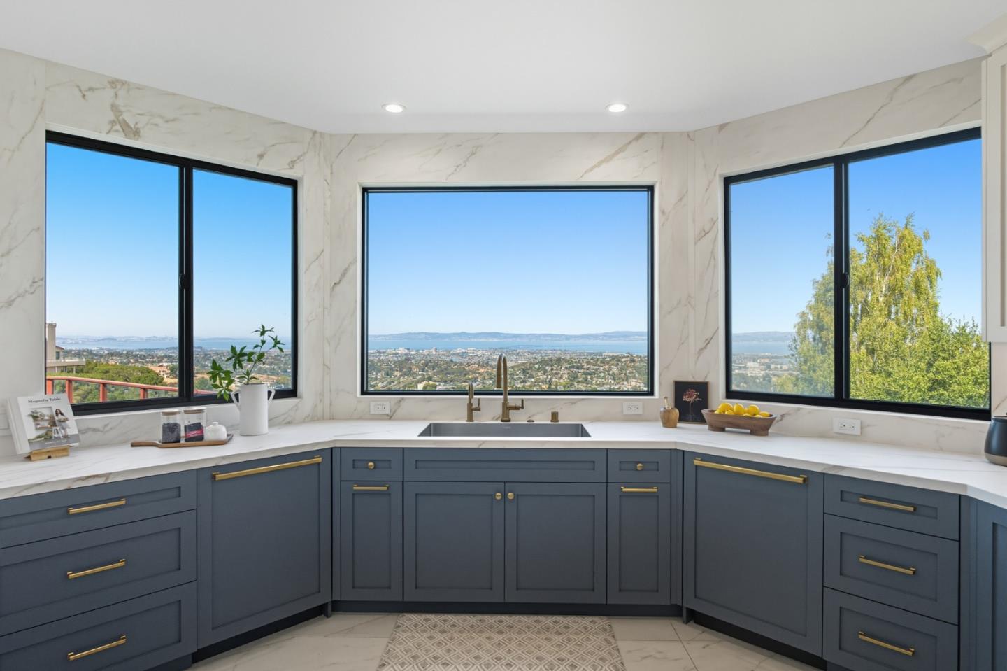 Detail Gallery Image 15 of 121 For 1 Lewis Ranch Rd, San Carlos,  CA 94070 - 6 Beds | 6/1 Baths
