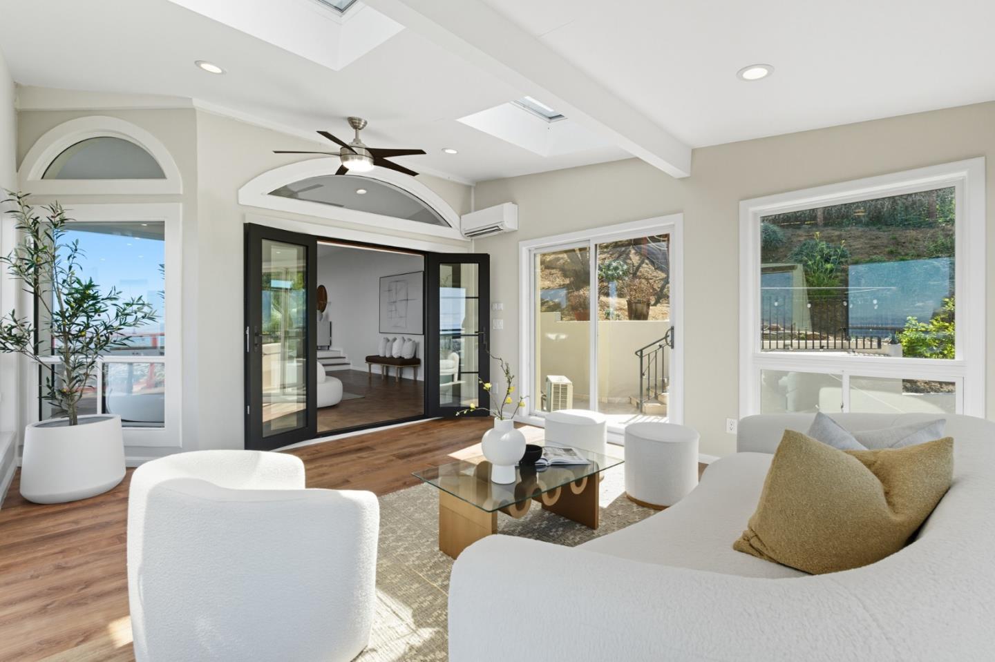 Detail Gallery Image 21 of 121 For 1 Lewis Ranch Rd, San Carlos,  CA 94070 - 6 Beds | 6/1 Baths
