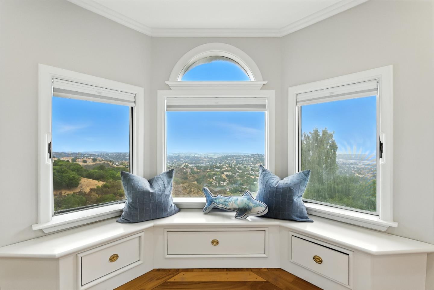 Detail Gallery Image 28 of 121 For 1 Lewis Ranch Rd, San Carlos,  CA 94070 - 6 Beds | 6/1 Baths