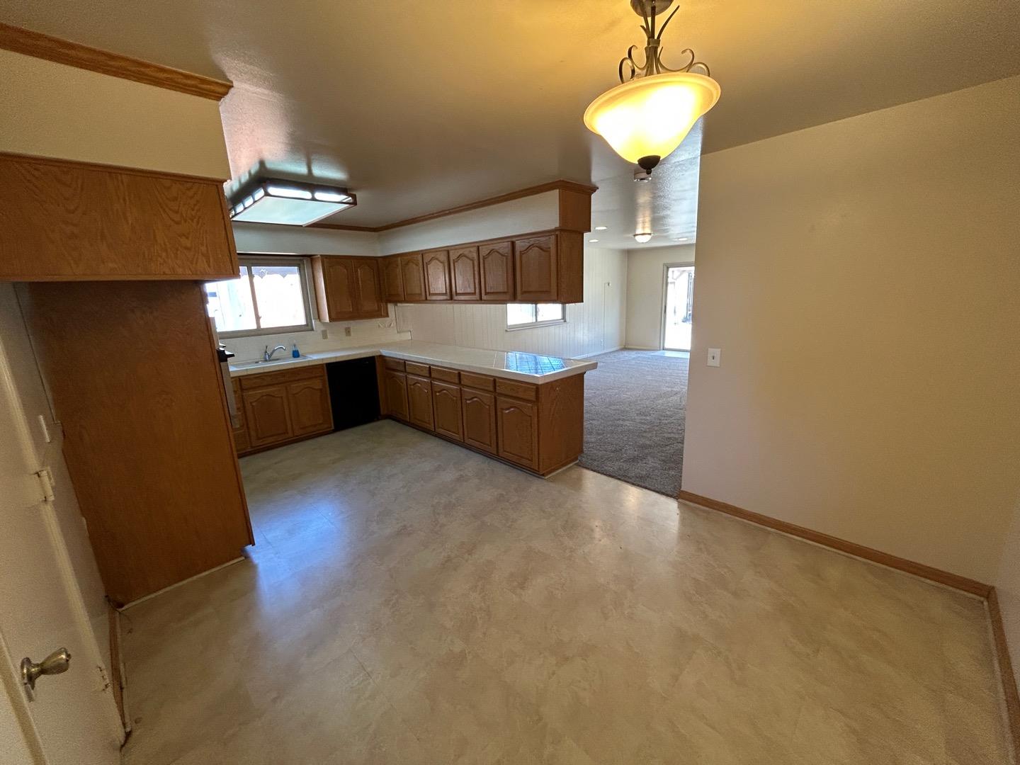 Detail Gallery Image 7 of 27 For 840 Archer St, Salinas,  CA 93901 - 3 Beds | 2 Baths