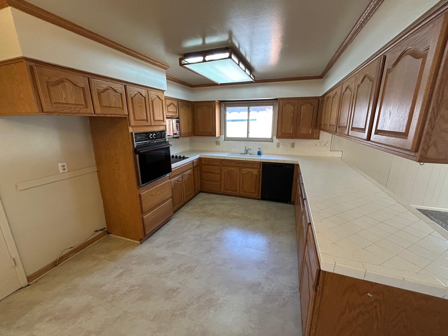 Detail Gallery Image 8 of 27 For 840 Archer St, Salinas,  CA 93901 - 3 Beds | 2 Baths