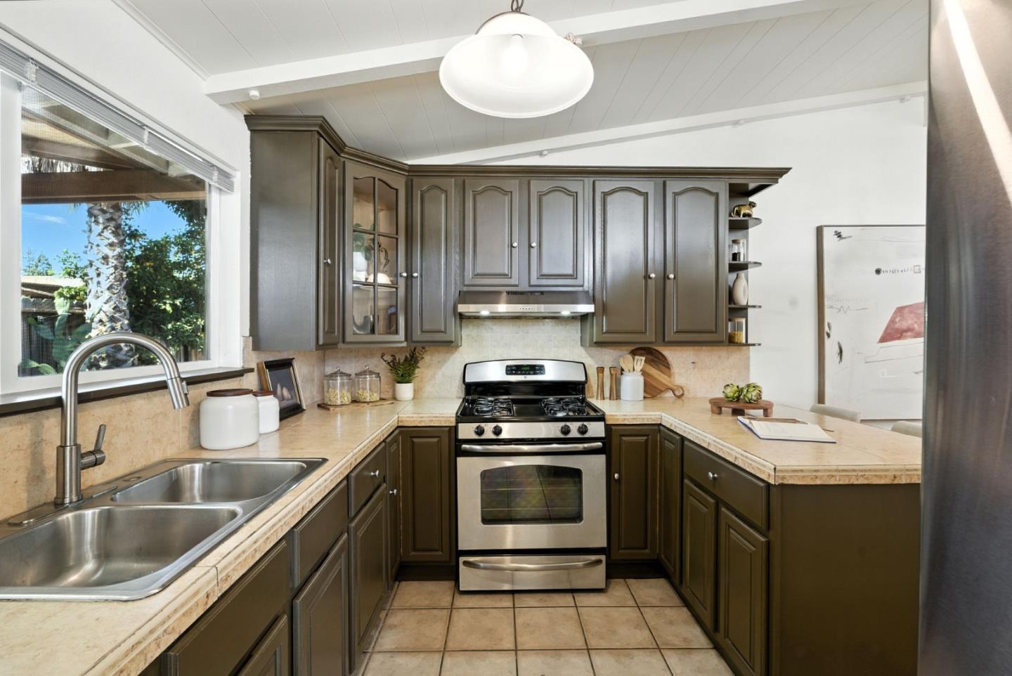 Detail Gallery Image 12 of 65 For 26709 Wauchula Way, Hayward,  CA 94545 - 3 Beds | 2 Baths