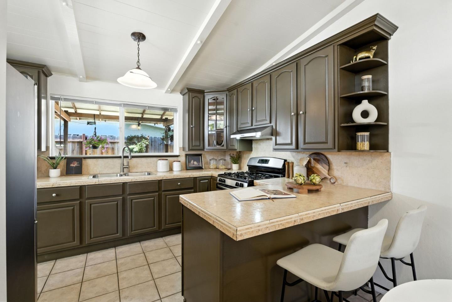 Detail Gallery Image 9 of 65 For 26709 Wauchula Way, Hayward,  CA 94545 - 3 Beds | 2 Baths