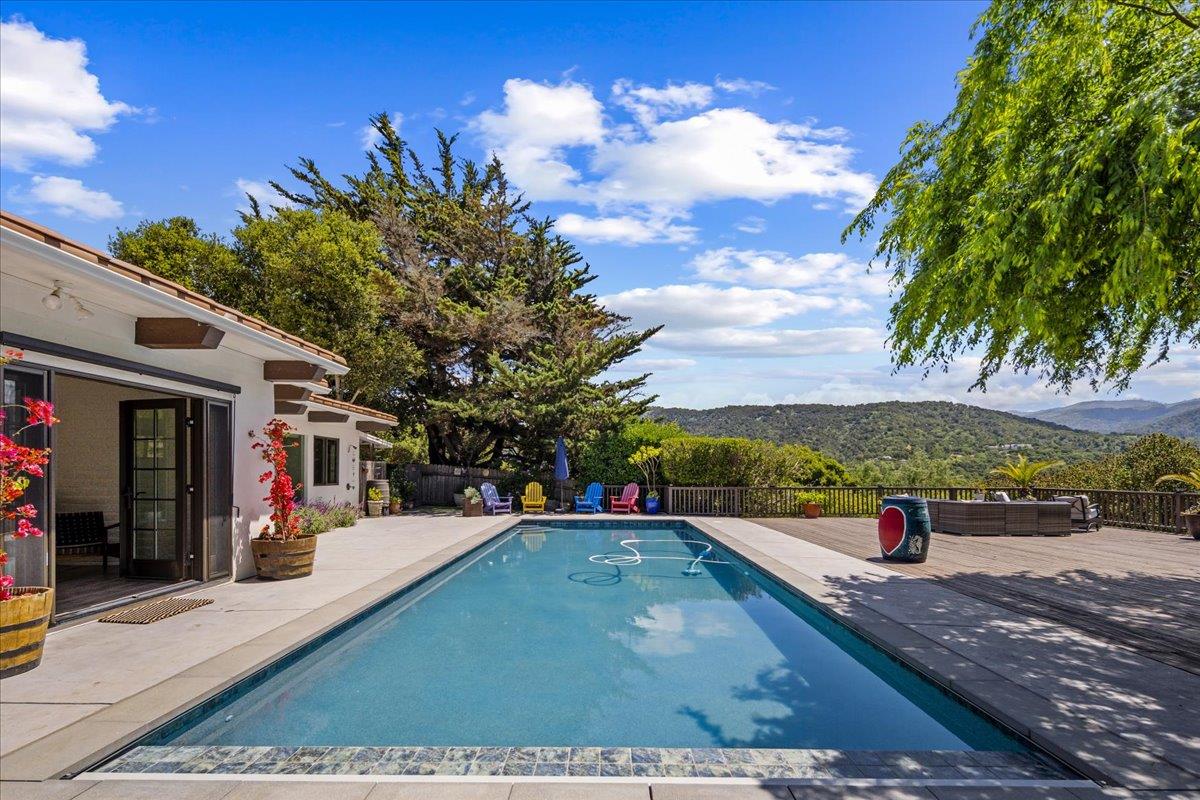 Detail Gallery Image 18 of 46 For 228 Vista Verde, Carmel Valley,  CA 93924 - 4 Beds | 3/1 Baths