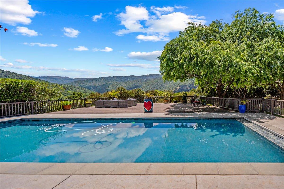 Detail Gallery Image 26 of 46 For 228 Vista Verde, Carmel Valley,  CA 93924 - 4 Beds | 3/1 Baths