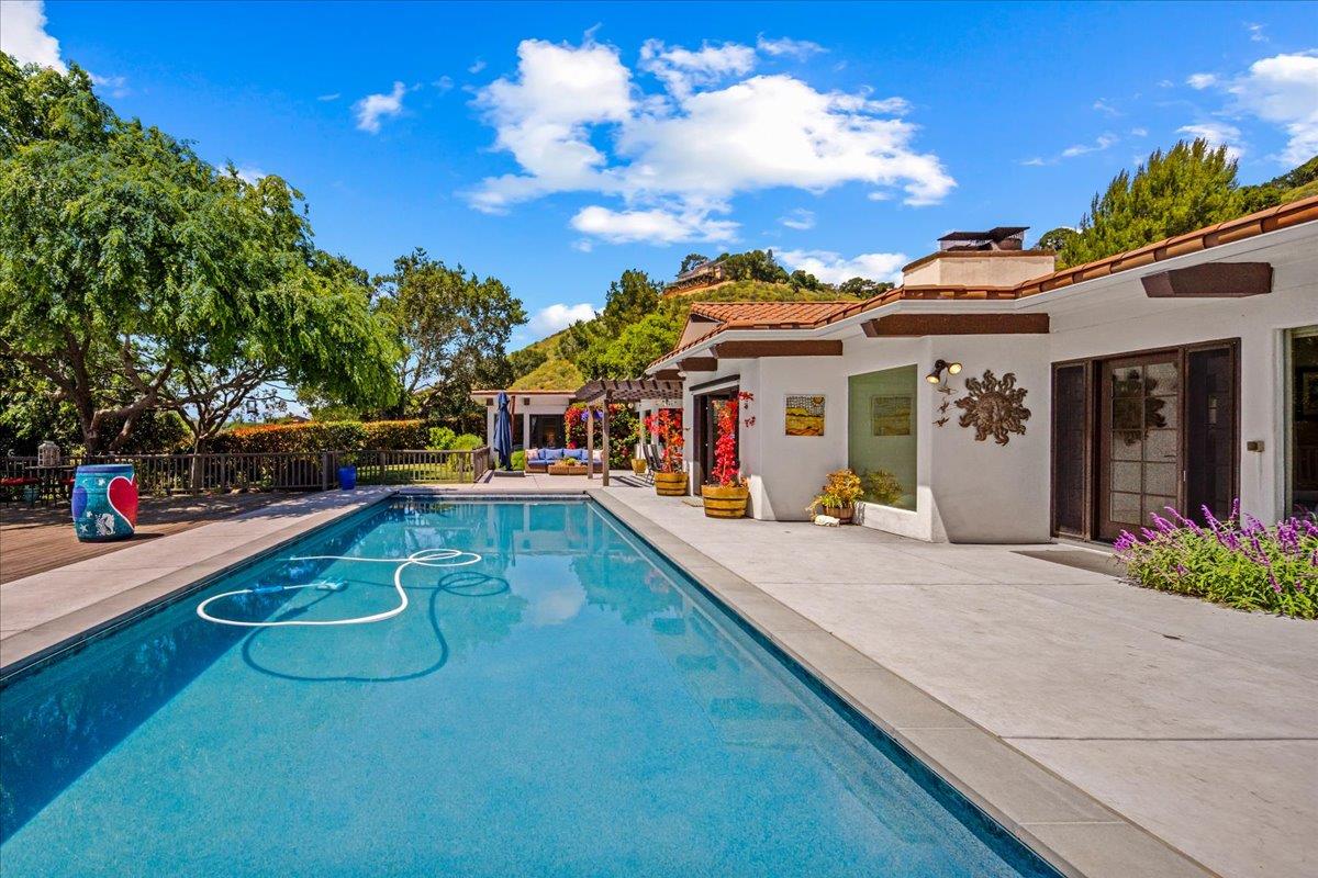 Detail Gallery Image 35 of 46 For 228 Vista Verde, Carmel Valley,  CA 93924 - 4 Beds | 3/1 Baths