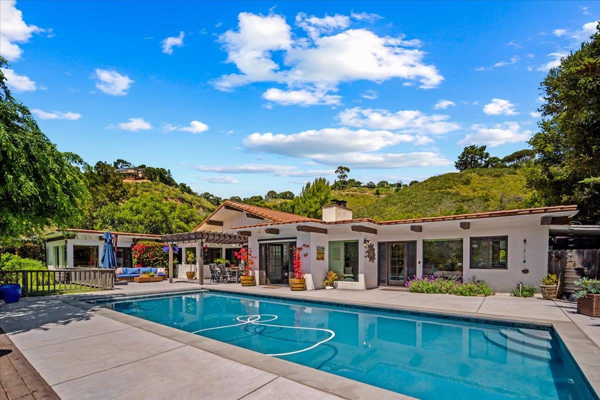 Detail Gallery Image 37 of 46 For 228 Vista Verde, Carmel Valley,  CA 93924 - 4 Beds | 3/1 Baths