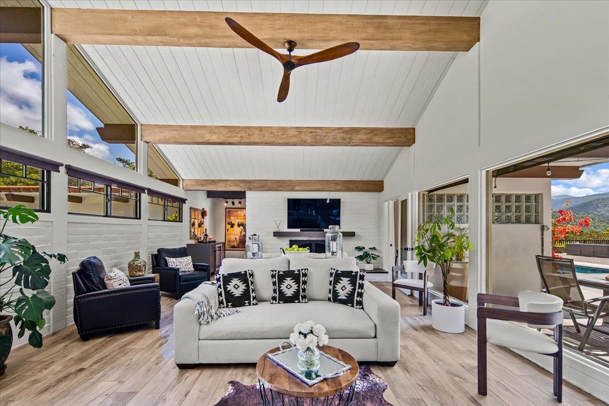 Detail Gallery Image 5 of 46 For 228 Vista Verde, Carmel Valley,  CA 93924 - 4 Beds | 3/1 Baths