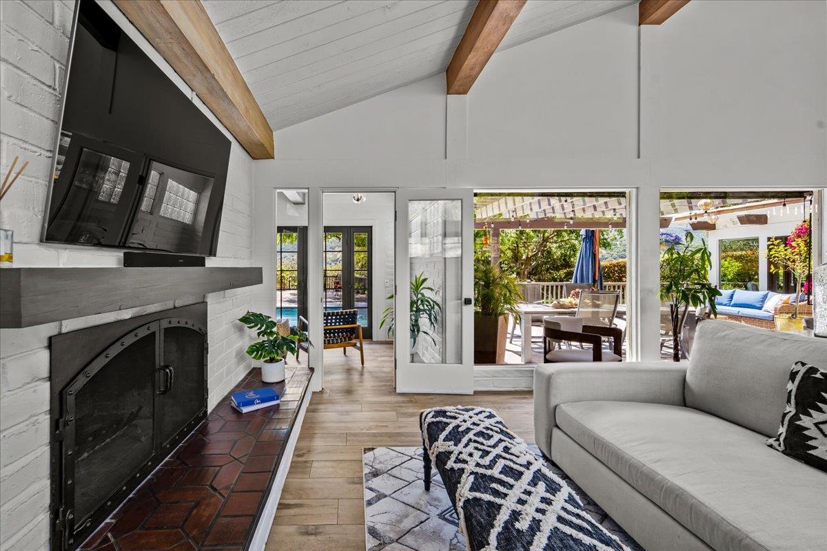 Detail Gallery Image 6 of 46 For 228 Vista Verde, Carmel Valley,  CA 93924 - 4 Beds | 3/1 Baths