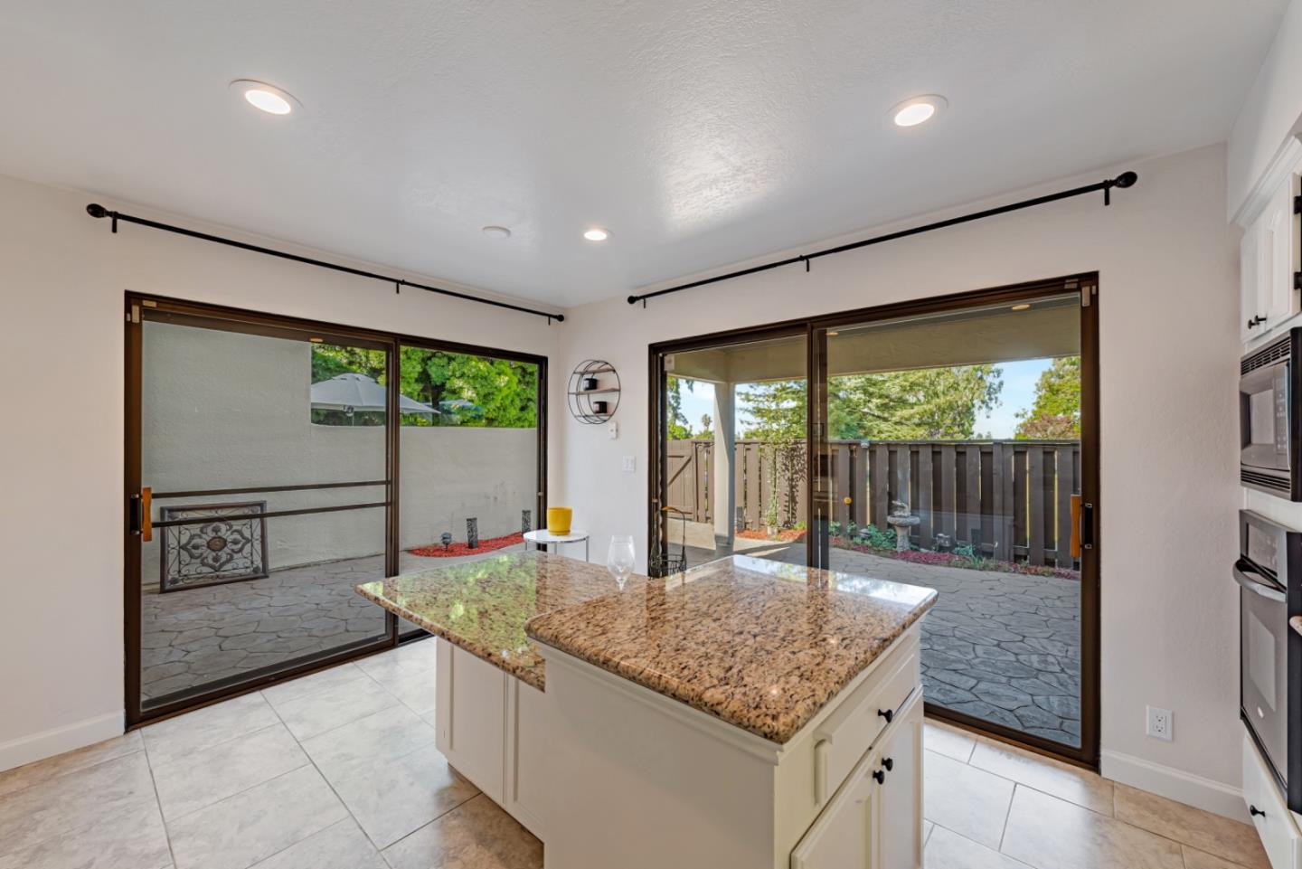 Detail Gallery Image 11 of 38 For 1805 Flint Creek Ct, San Jose,  CA 95148 - 3 Beds | 2/1 Baths