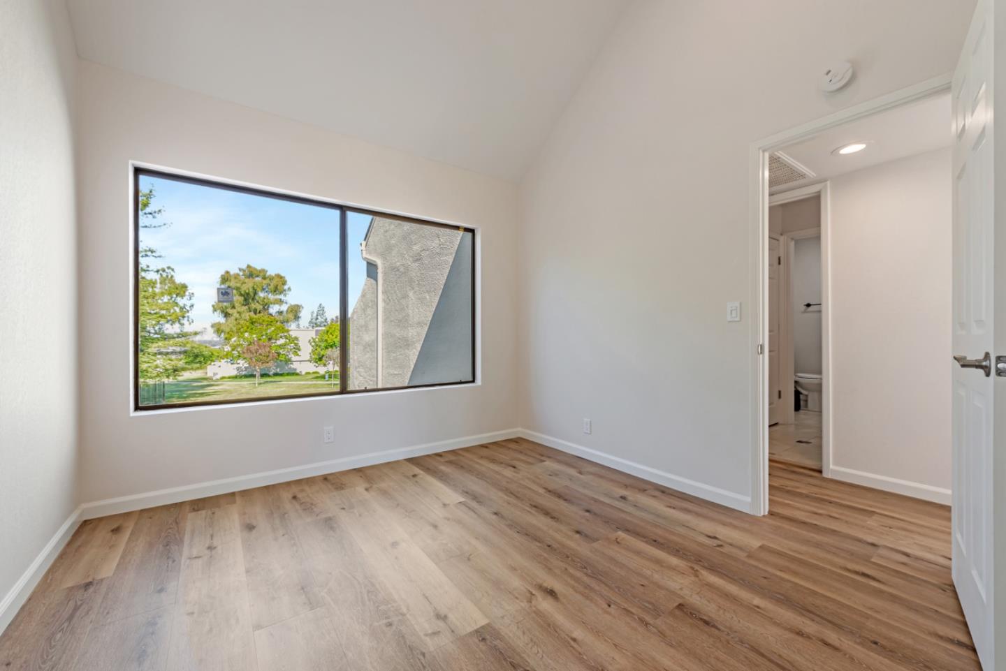 Detail Gallery Image 14 of 38 For 1805 Flint Creek Ct, San Jose,  CA 95148 - 3 Beds | 2/1 Baths
