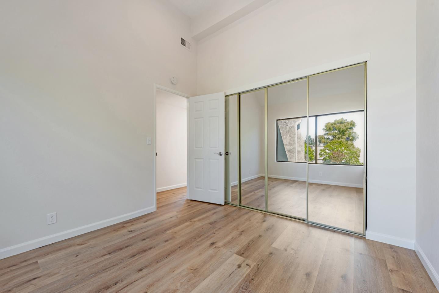 Detail Gallery Image 15 of 38 For 1805 Flint Creek Ct, San Jose,  CA 95148 - 3 Beds | 2/1 Baths