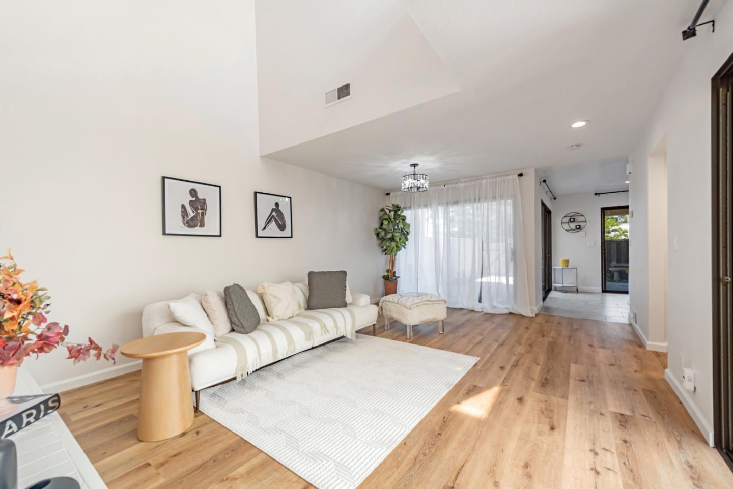 Detail Gallery Image 3 of 38 For 1805 Flint Creek Ct, San Jose,  CA 95148 - 3 Beds | 2/1 Baths