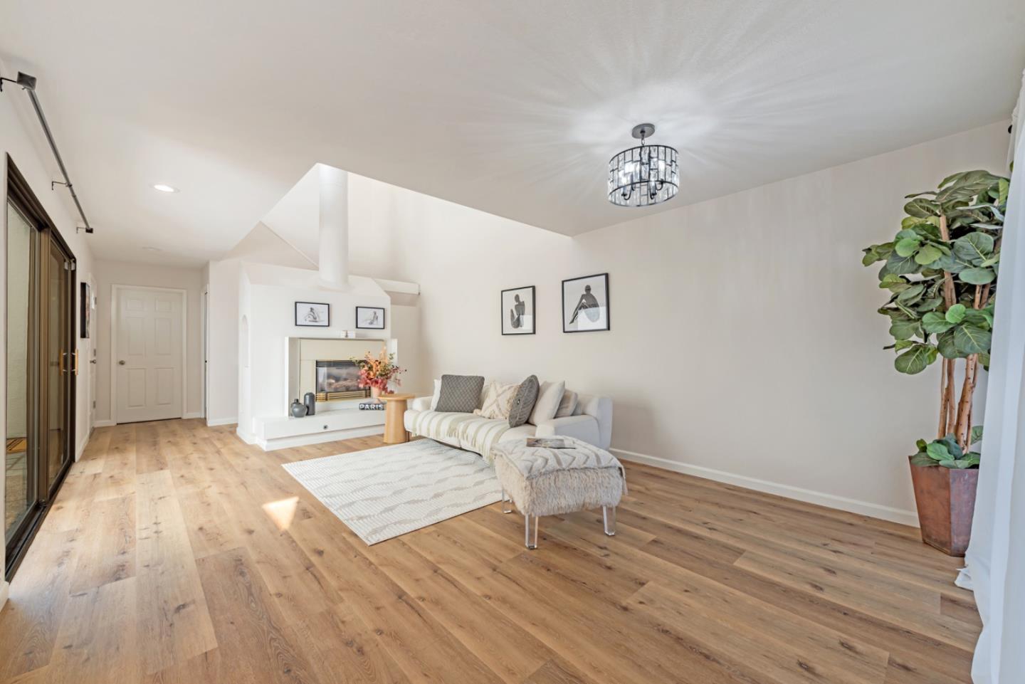 Detail Gallery Image 4 of 38 For 1805 Flint Creek Ct, San Jose,  CA 95148 - 3 Beds | 2/1 Baths