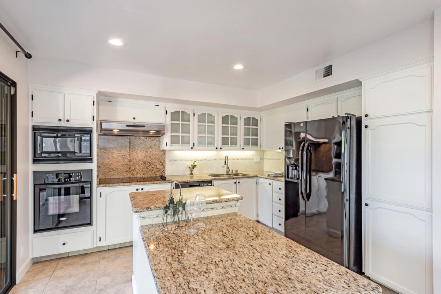 Detail Gallery Image 9 of 38 For 1805 Flint Creek Ct, San Jose,  CA 95148 - 3 Beds | 2/1 Baths