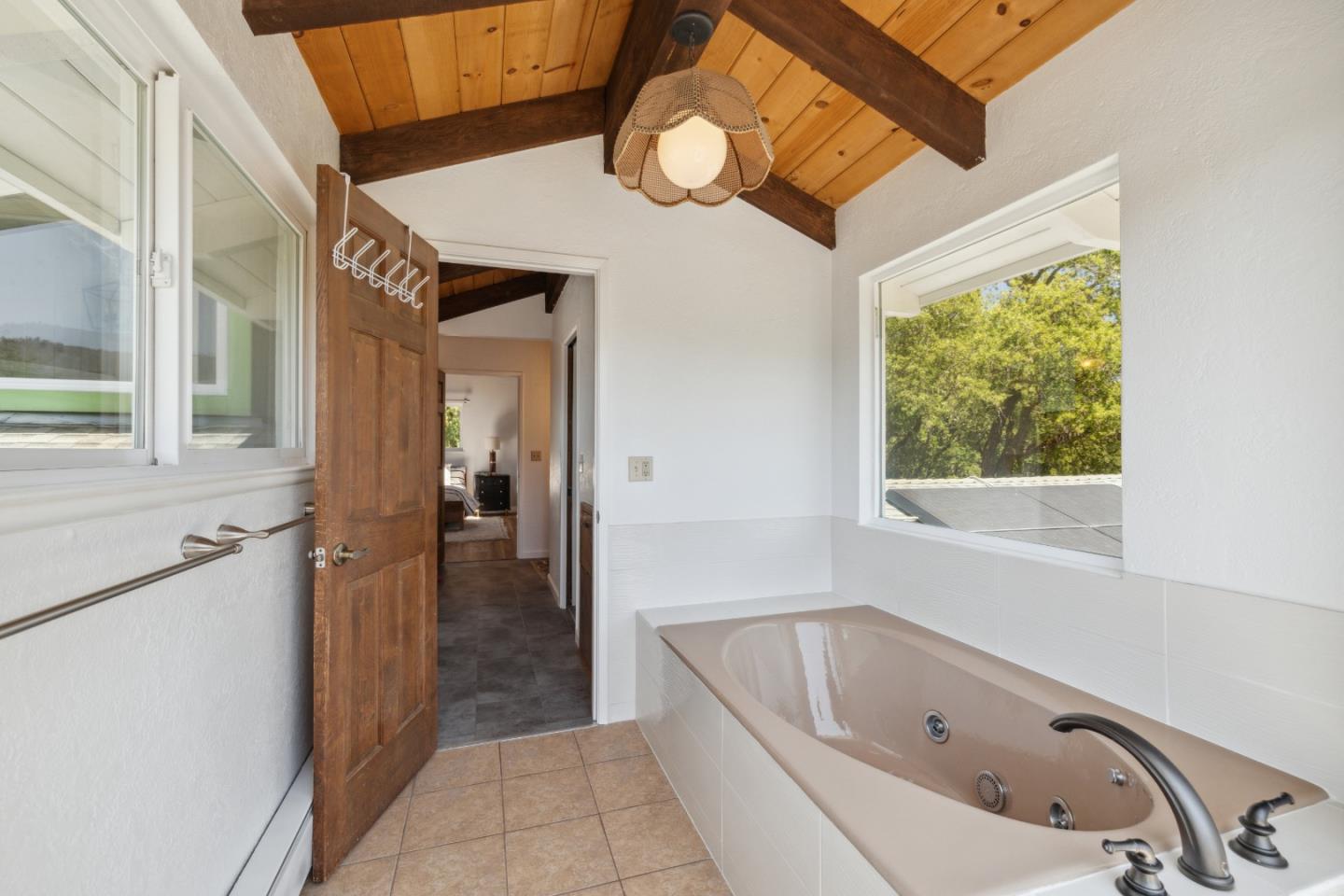 Detail Gallery Image 22 of 102 For 240 Buck Knoll Rd, Boulder Creek,  CA 95006 - 6 Beds | 4 Baths