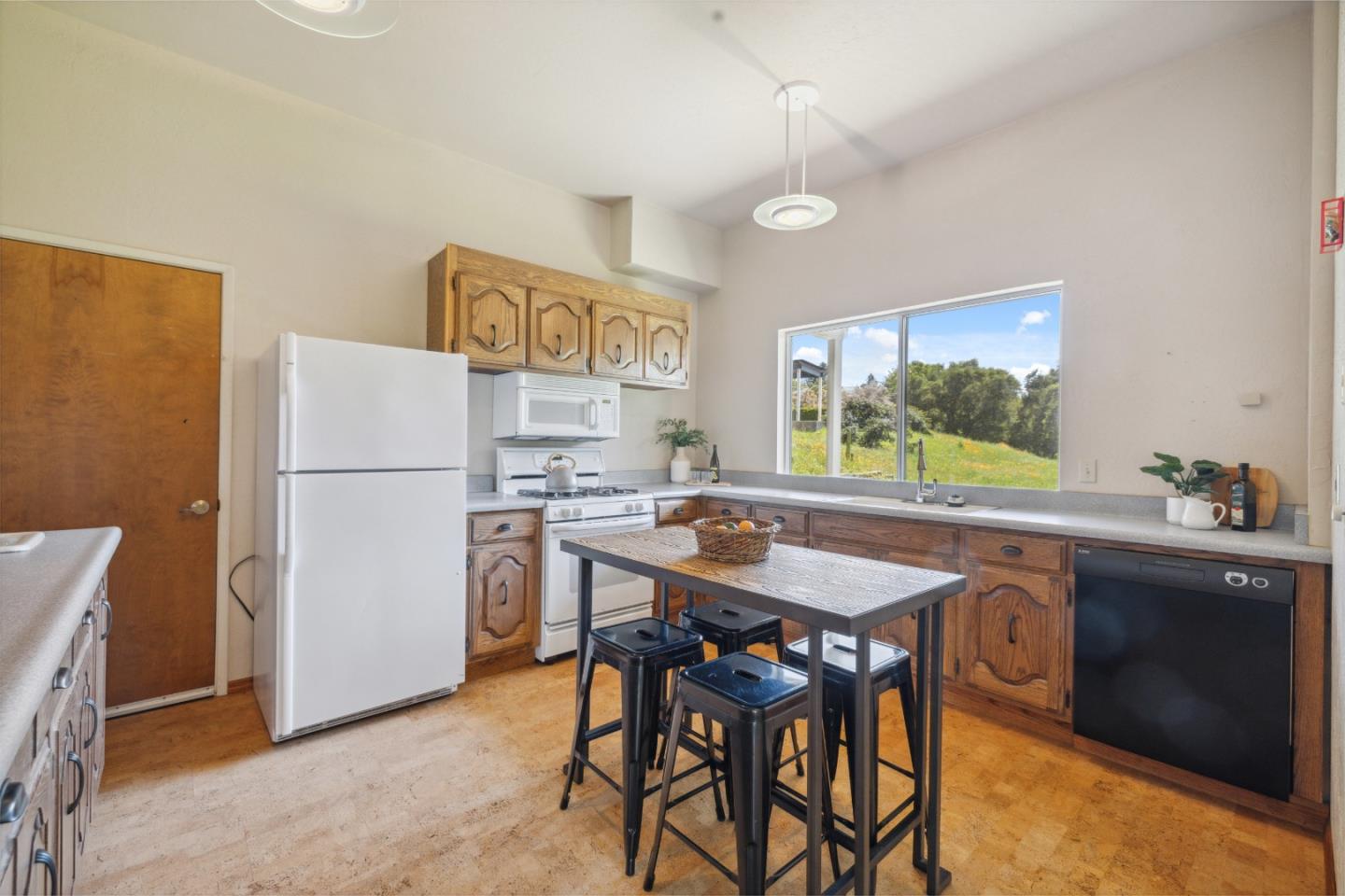 Detail Gallery Image 32 of 102 For 240 Buck Knoll Rd, Boulder Creek,  CA 95006 - 6 Beds | 4 Baths