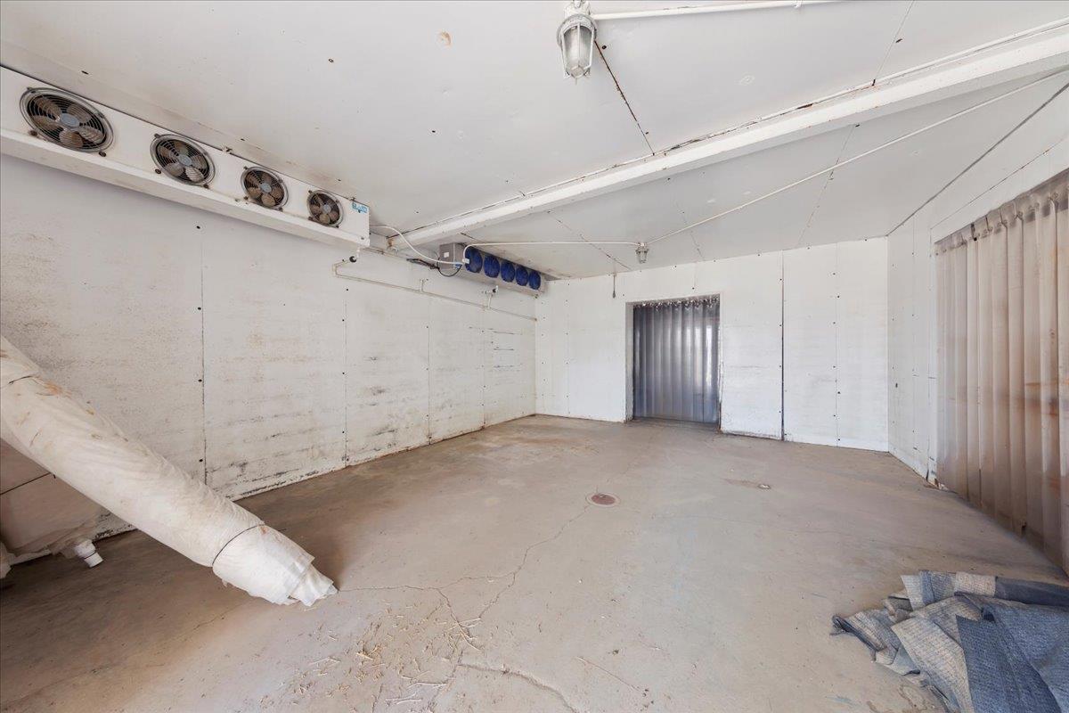 Detail Gallery Image 40 of 50 For 703 & 703a Hall Rd, Royal Oaks,  CA 95076 - 5 Beds | 3/1 Baths