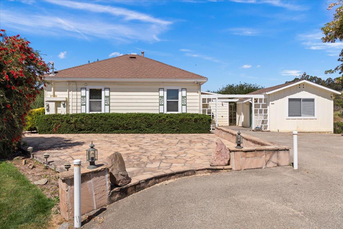 Detail Gallery Image 6 of 39 For 703 & 703a Hall Rd, Royal Oaks,  CA 95076 - 5 Beds | 3/1 Baths