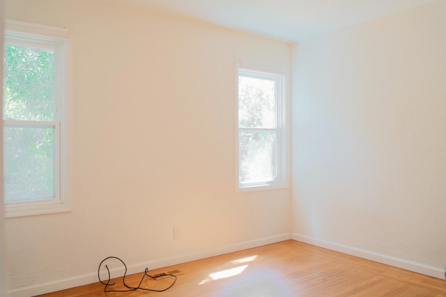 Detail Gallery Image 10 of 27 For 3433 Encina Way, Oakland,  CA 94605 - 2 Beds | 1 Baths