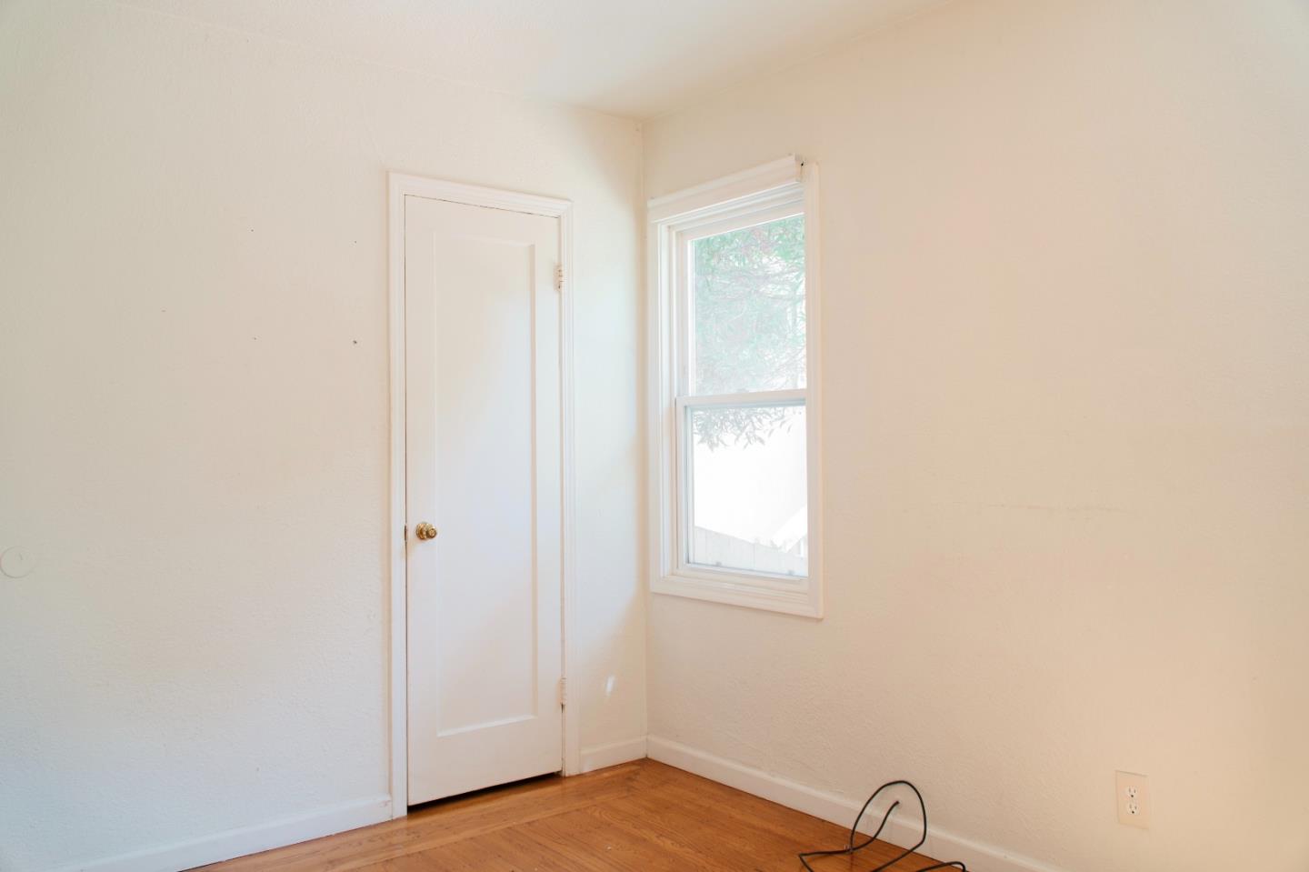 Detail Gallery Image 12 of 27 For 3433 Encina Way, Oakland,  CA 94605 - 2 Beds | 1 Baths