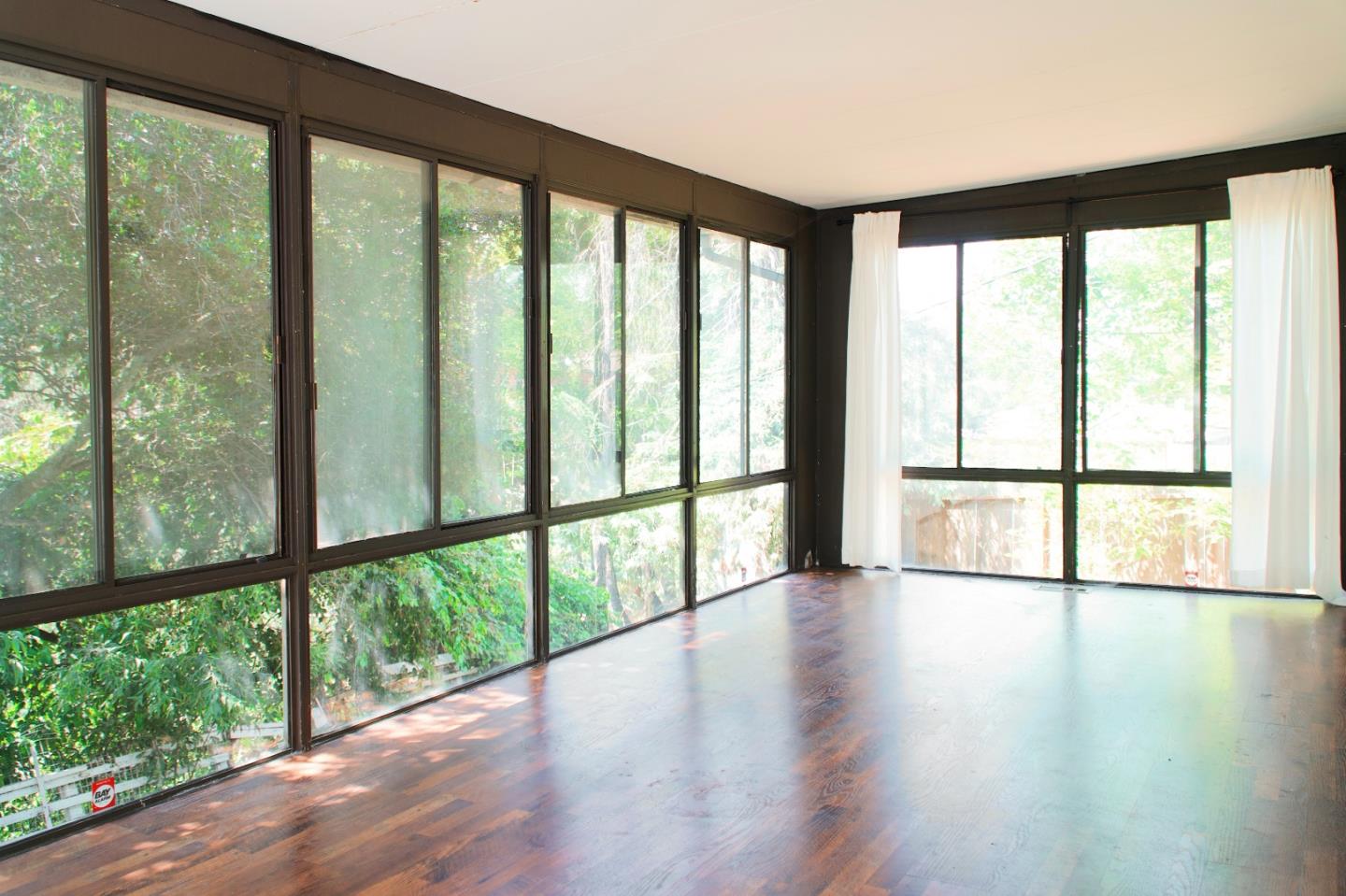 Detail Gallery Image 2 of 27 For 3433 Encina Way, Oakland,  CA 94605 - 2 Beds | 1 Baths