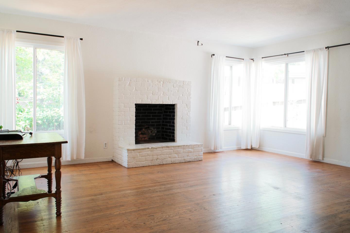 Detail Gallery Image 3 of 27 For 3433 Encina Way, Oakland,  CA 94605 - 2 Beds | 1 Baths