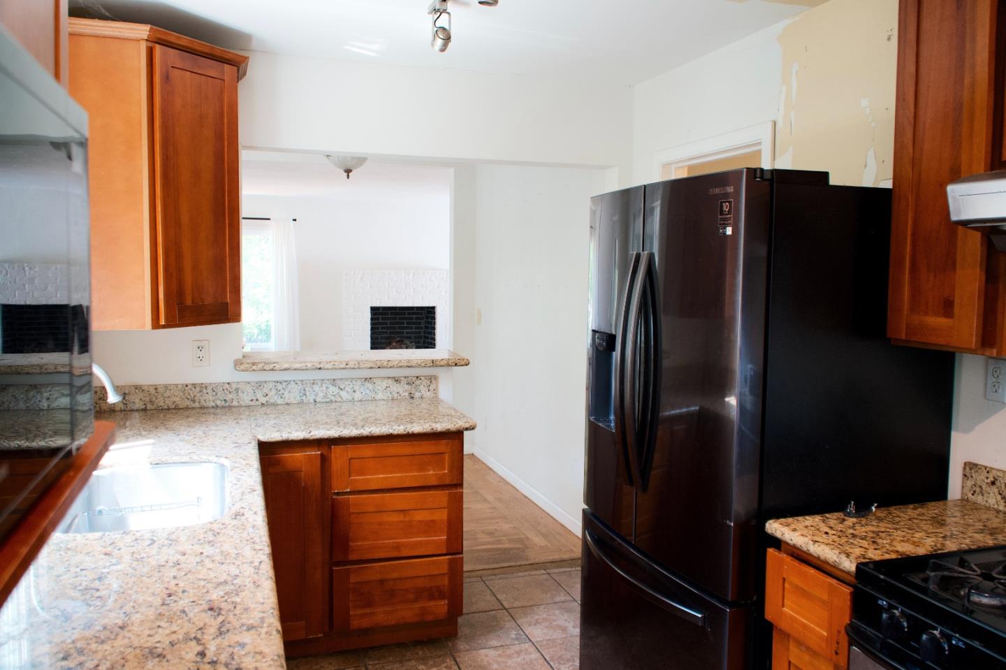 Detail Gallery Image 5 of 27 For 3433 Encina Way, Oakland,  CA 94605 - 2 Beds | 1 Baths