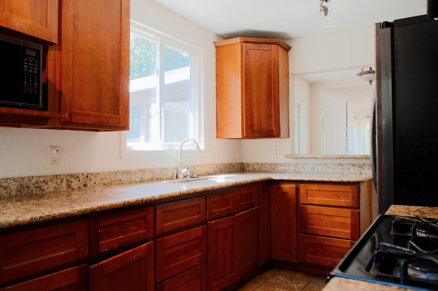 Detail Gallery Image 7 of 27 For 3433 Encina Way, Oakland,  CA 94605 - 2 Beds | 1 Baths