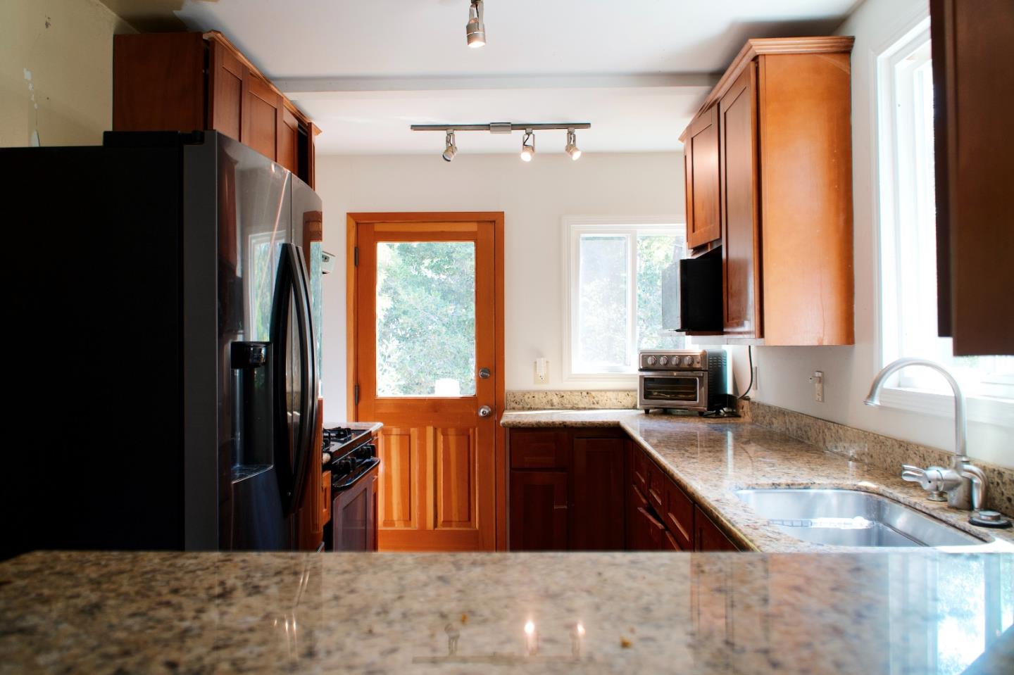 Detail Gallery Image 8 of 27 For 3433 Encina Way, Oakland,  CA 94605 - 2 Beds | 1 Baths