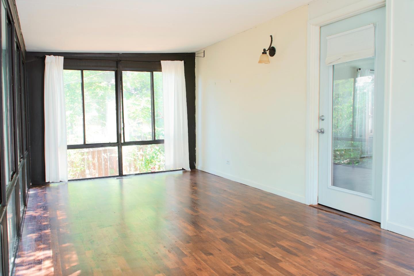 Detail Gallery Image 9 of 27 For 3433 Encina Way, Oakland,  CA 94605 - 2 Beds | 1 Baths