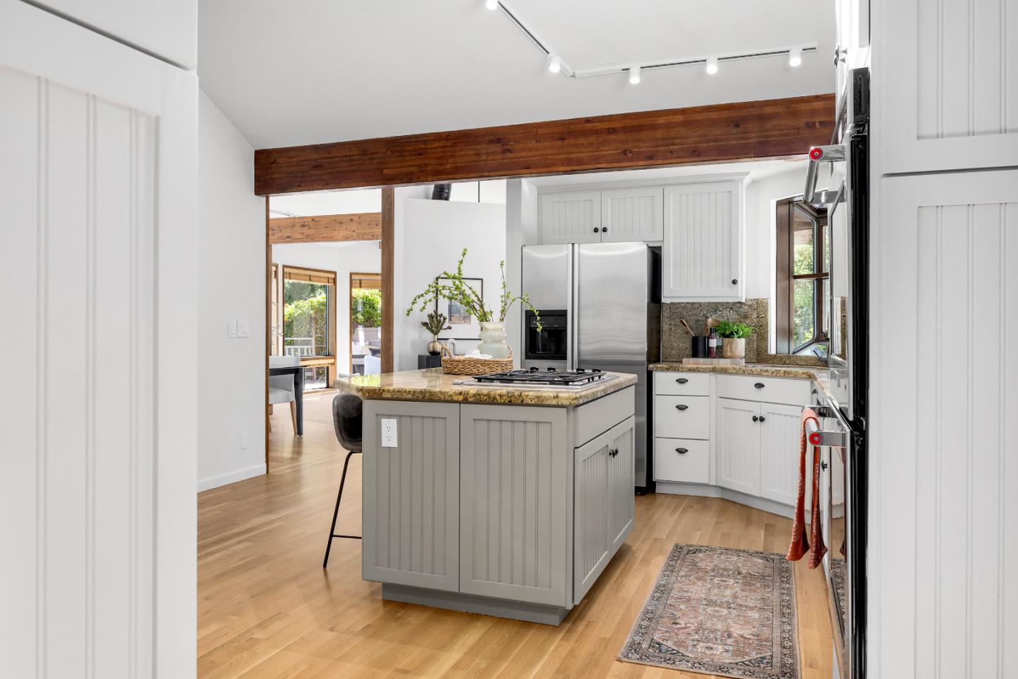 Detail Gallery Image 13 of 66 For 220 Hidden Valley Rdg, Soquel,  CA 95073 - 4 Beds | 3 Baths