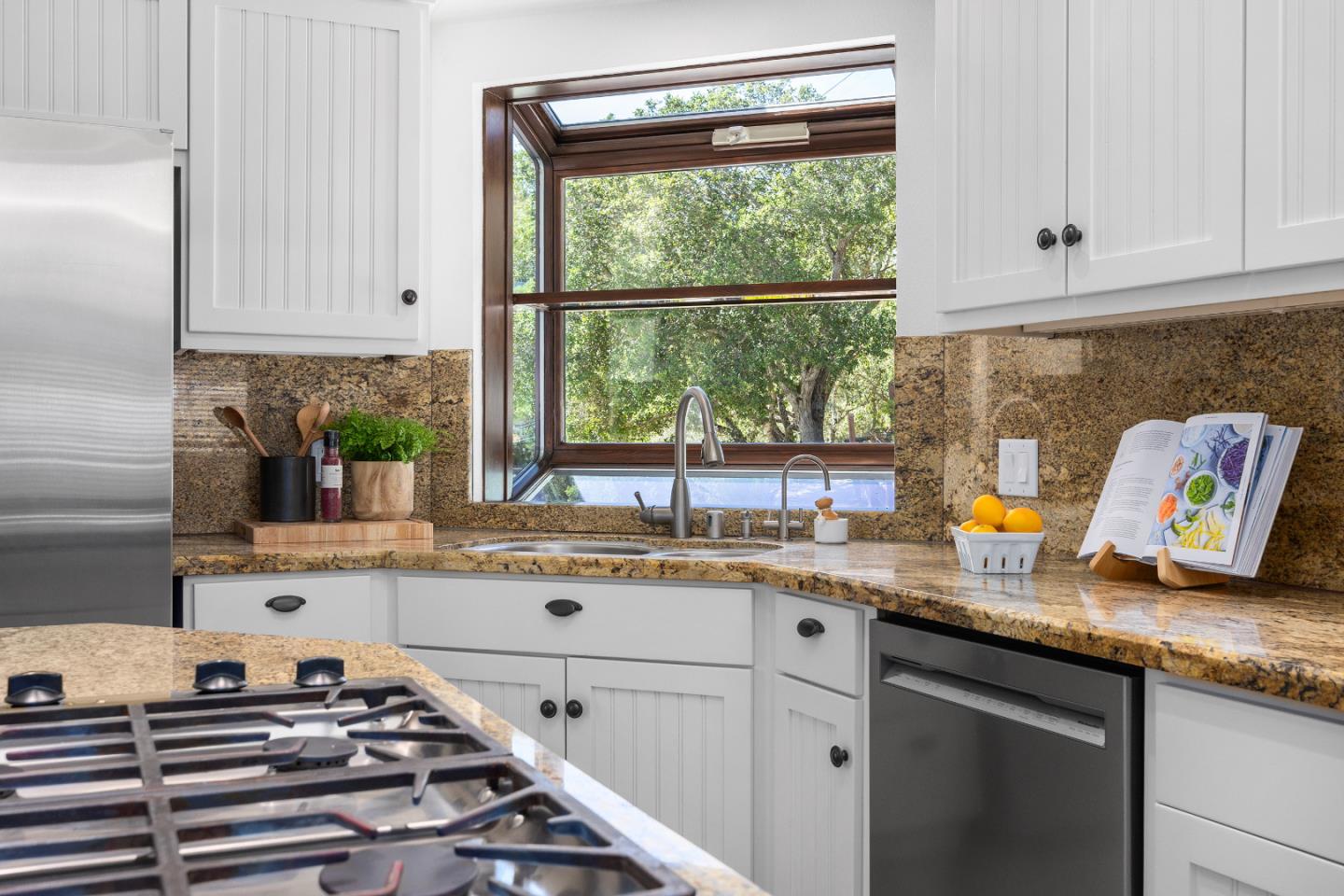 Detail Gallery Image 14 of 66 For 220 Hidden Valley Rdg, Soquel,  CA 95073 - 4 Beds | 3 Baths