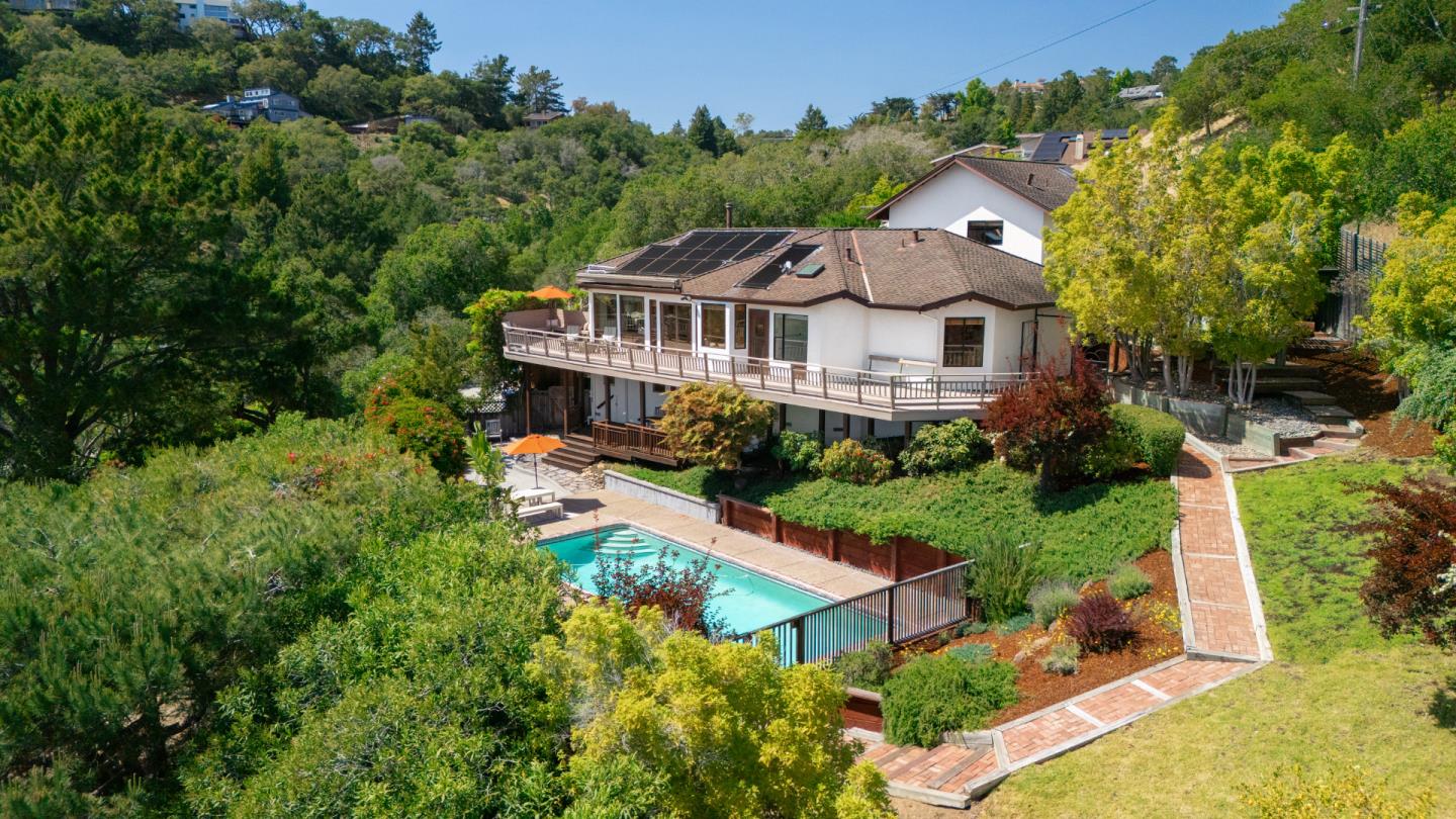 Detail Gallery Image 2 of 66 For 220 Hidden Valley Rdg, Soquel,  CA 95073 - 4 Beds | 3 Baths