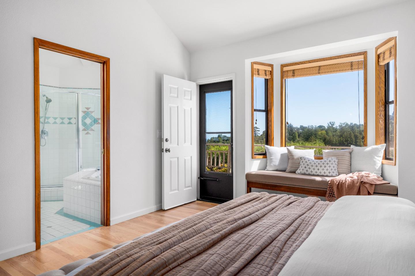 Detail Gallery Image 21 of 66 For 220 Hidden Valley Rdg, Soquel,  CA 95073 - 4 Beds | 3 Baths