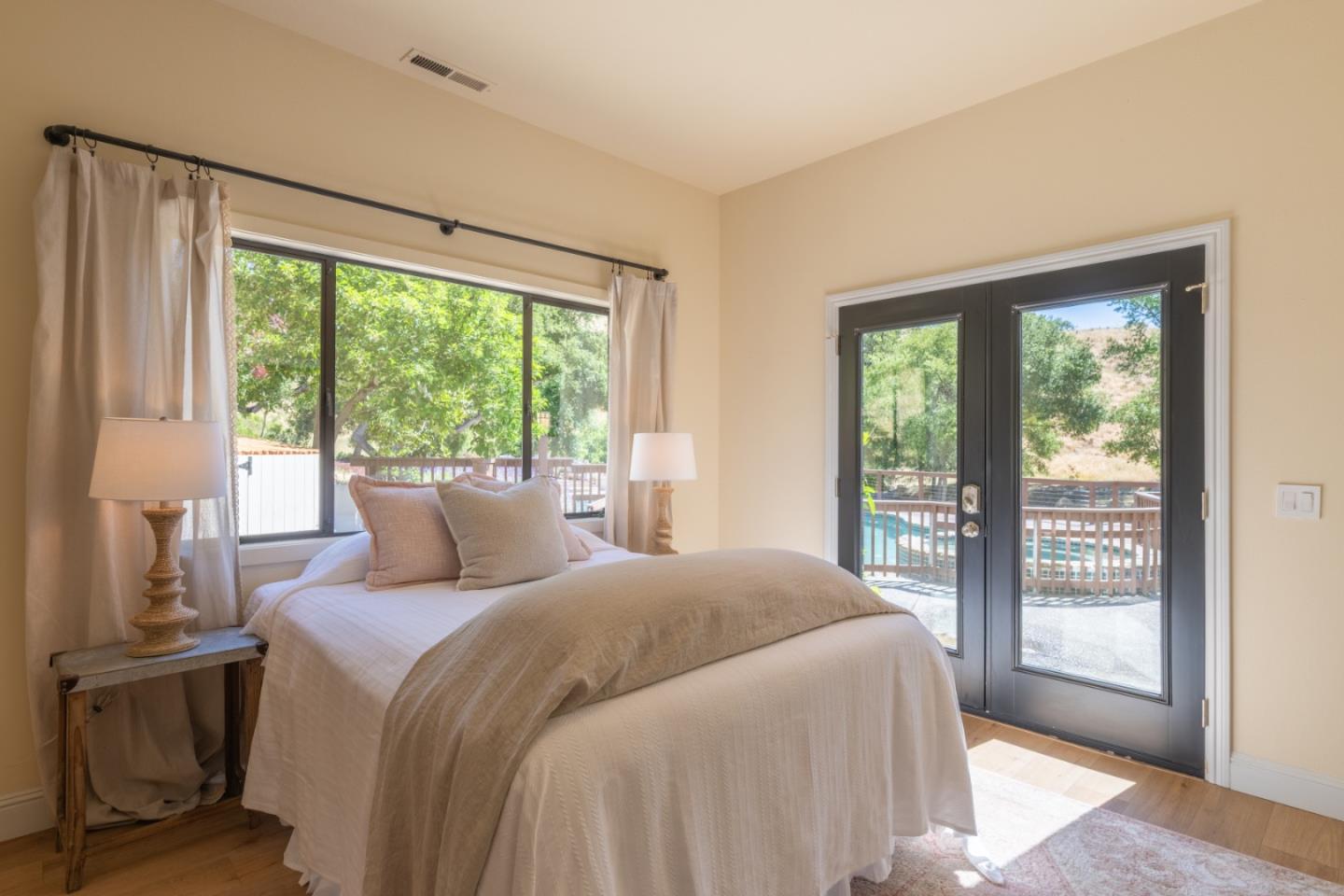 Detail Gallery Image 17 of 33 For 31315 via La Naranga, Carmel Valley,  CA 93924 - 4 Beds | 3/1 Baths