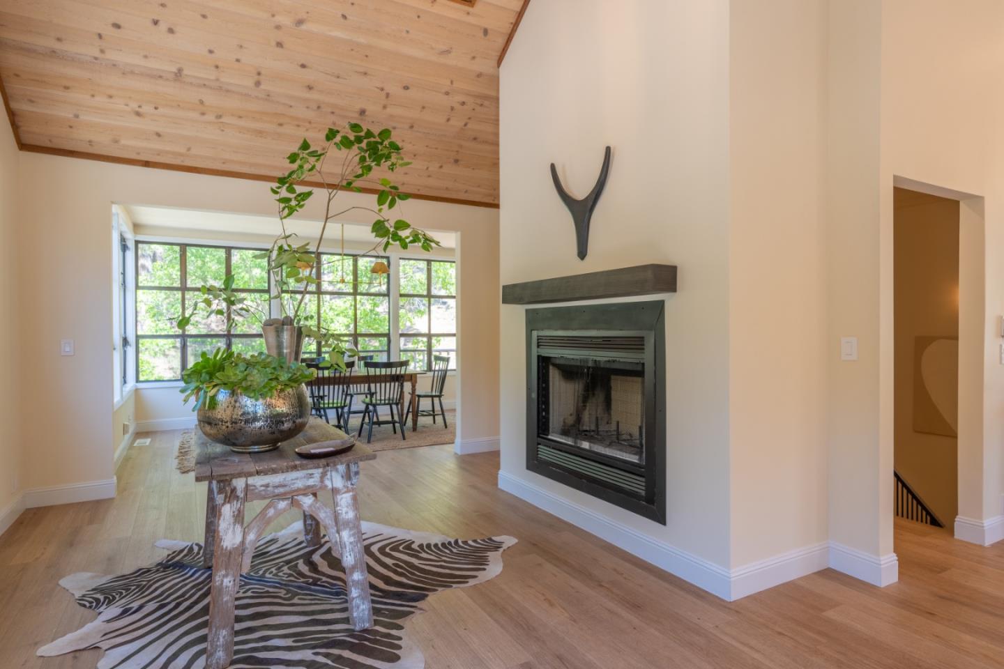 Detail Gallery Image 2 of 33 For 31315 via La Naranga, Carmel Valley,  CA 93924 - 4 Beds | 3/1 Baths
